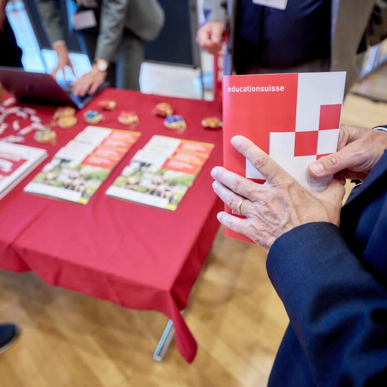 Die neuen Schulleiter und Schulvorstände an den Schweizerschulen im Ausland sind in der Dachorganisation educationsuisse vereint.