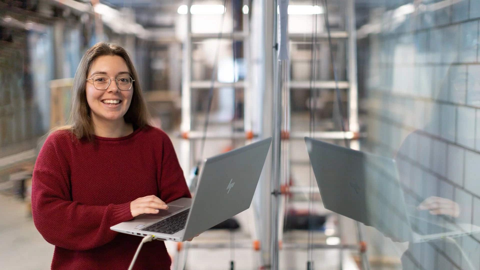 Sara Alouini, une Suissesse de l'étranger, a appris l'électronique en Suisse