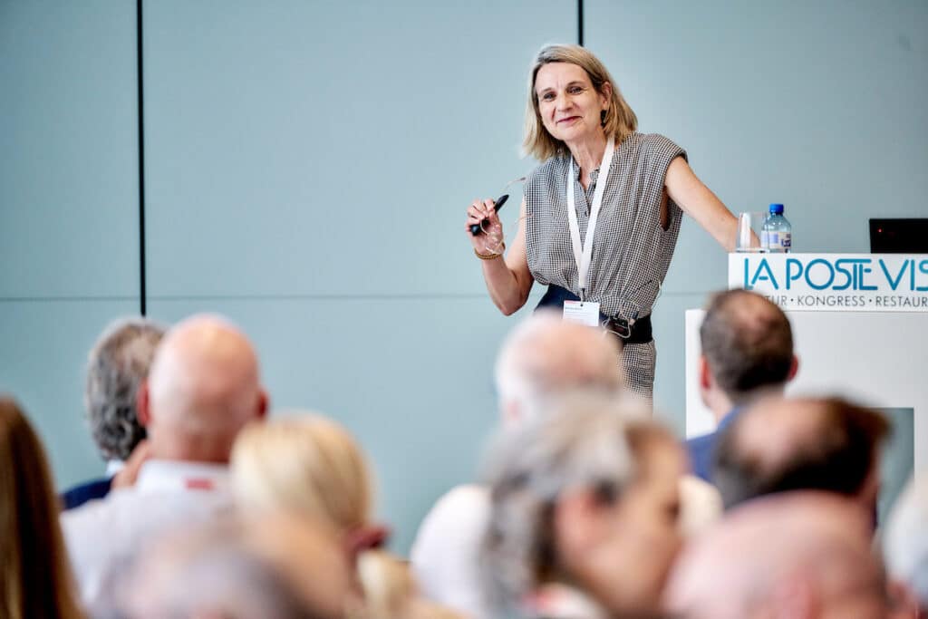 Prof. Dr. Monika Waldis hält eine Keynote